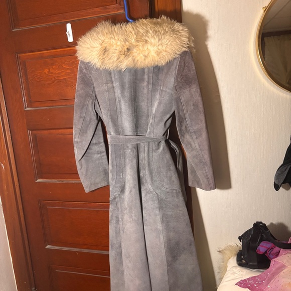 vintage 70s suede and shearling trimmed belted coat - Picture 6 of 6